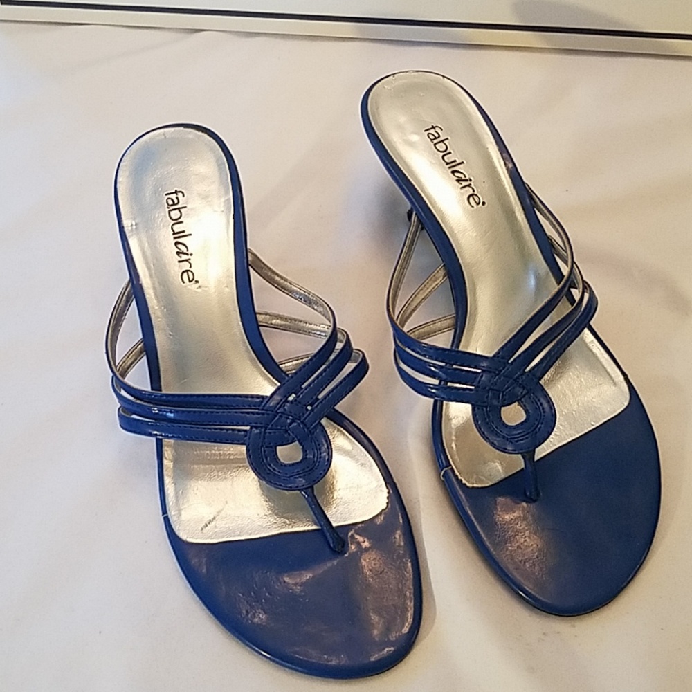 Blue slidle on heels